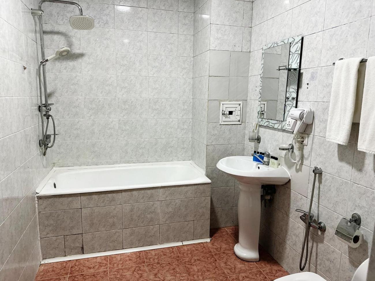 Avi Hotel Baku Ngoại thất bức ảnh