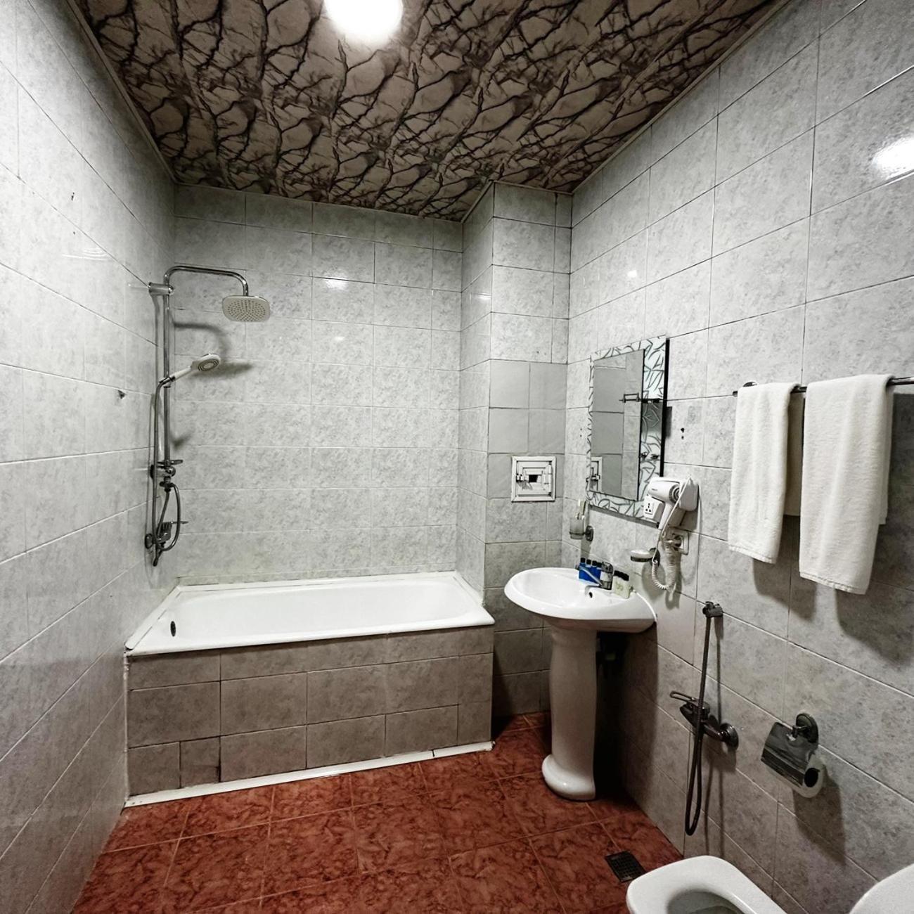 Avi Hotel Baku Ngoại thất bức ảnh