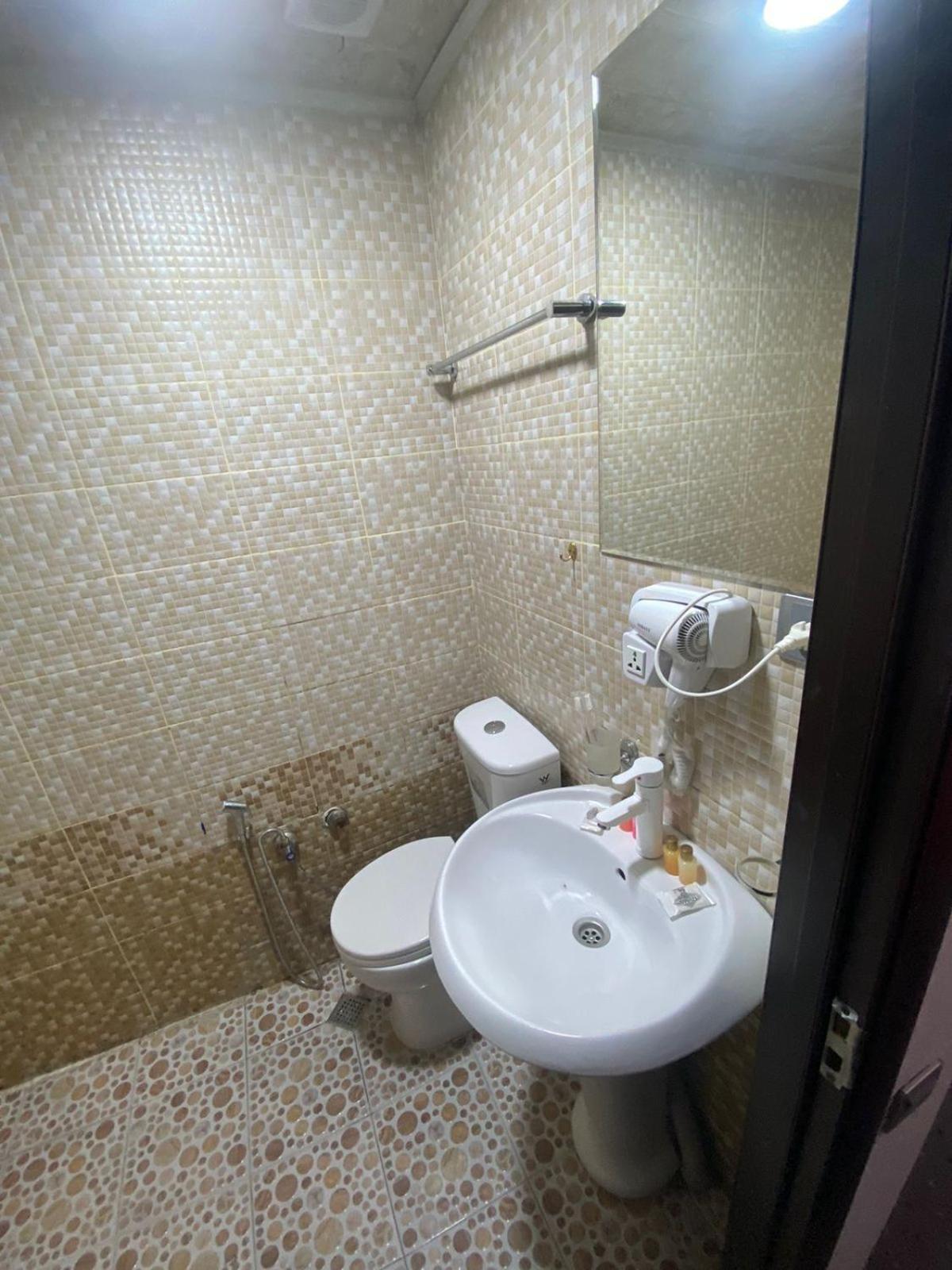 Avi Hotel Baku Ngoại thất bức ảnh